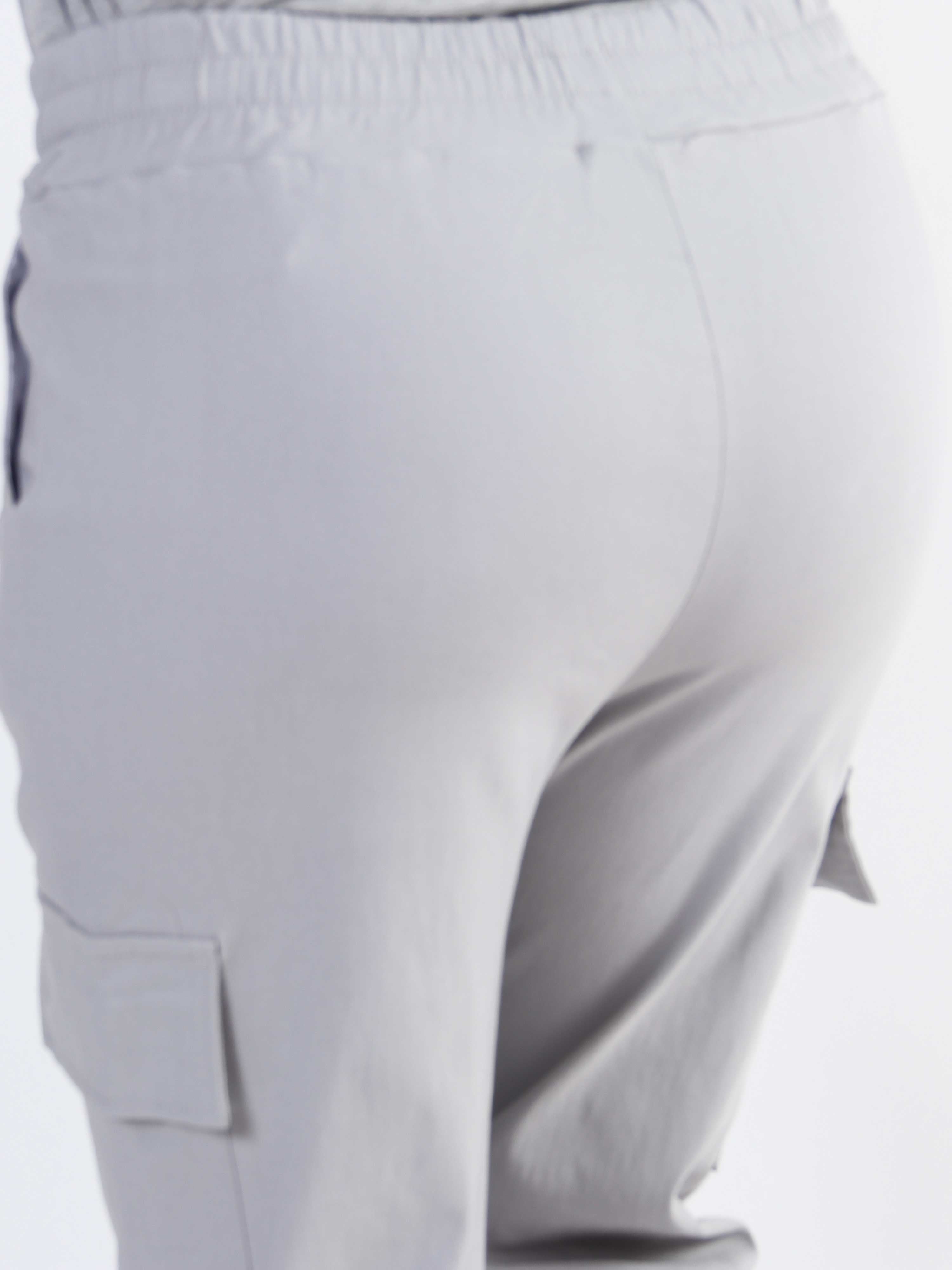 Denise Cargo - Cool byxa med sidofickor och resår i midjan